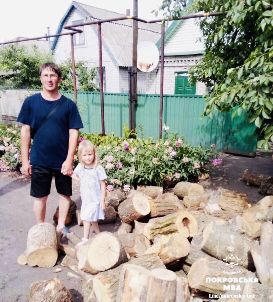 У Покровську соціально-незахищених верств населення отримали безкоштовну деревину для опалення (фото)
