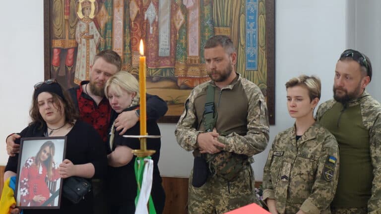 У Слов’янську поховали загиблу журналістку та воєнну кореспондентку Анастасію Волкову