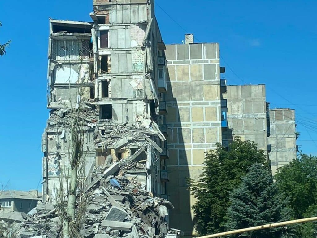 Торецьк, Курахове, Золота Нива: внаслідок ворожих обстрілів Донеччини 1 людина загинула, ще 6 травмовано, — прокуратура (фото)