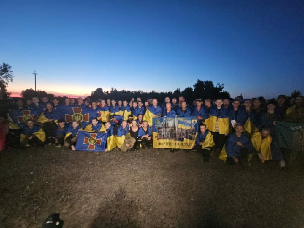 Ще 90 українців повернулися додому з російського полону