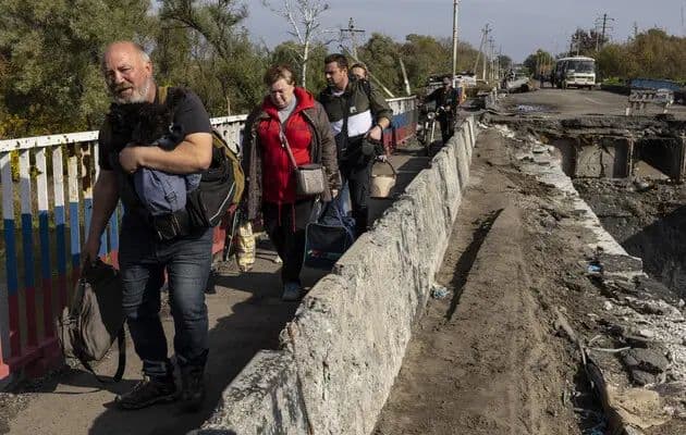дім помістився в чашку Helping to Leave