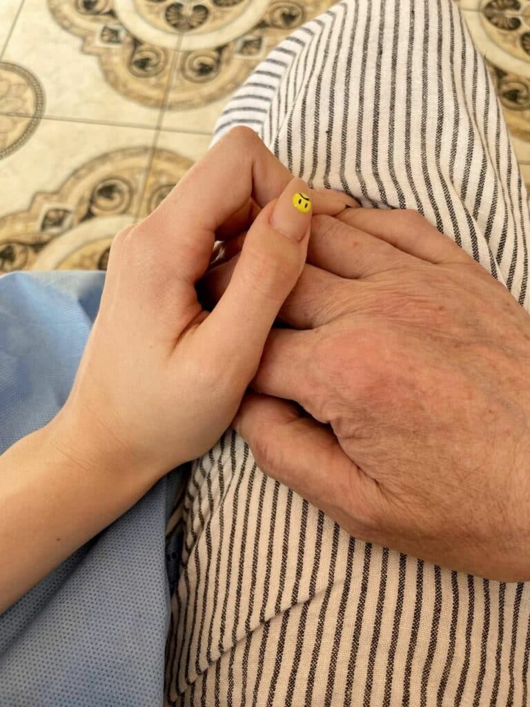 дім помістився в чашку Helping to Leave