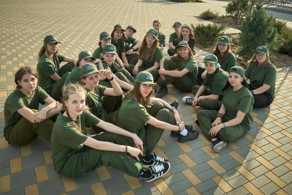 окупація літні табори діти