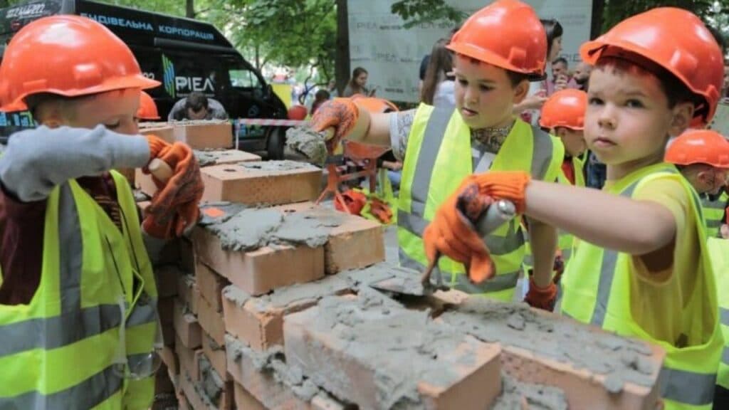 окупація літні табори діти