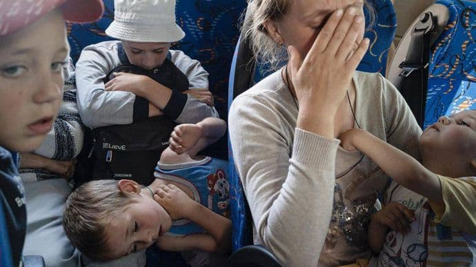 росія краде українських дітей