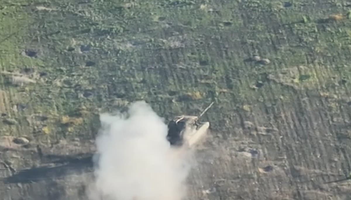 Оператори дронів "Азову" показали, як знищують окупантів на Кремінському напрямку (відео)