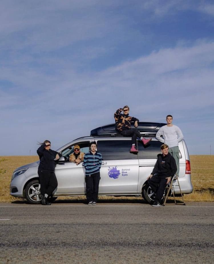 Behind Blue Eyes діти фото