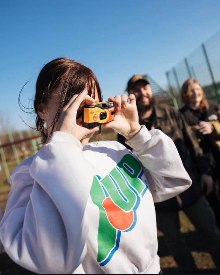 Behind Blue Eyes діти фото