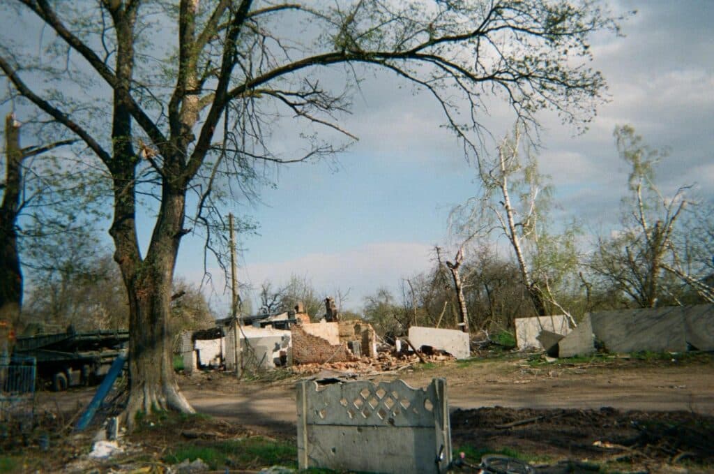 Behind Blue Eyes діти фото