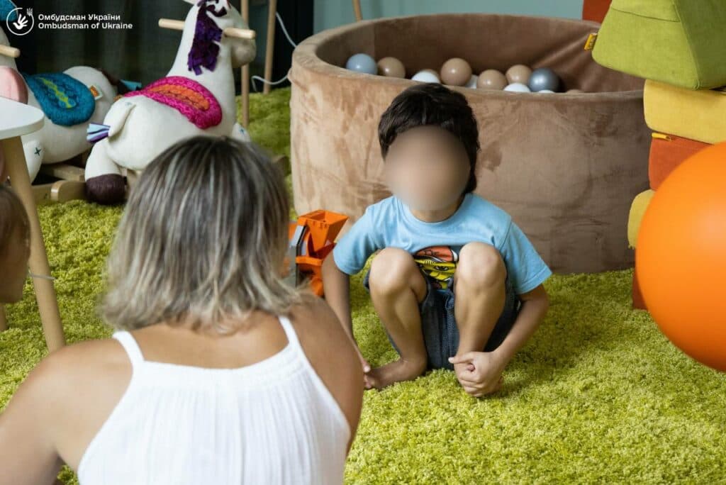 Ще 12 українських дітей вдалося повернути з окупованих територій