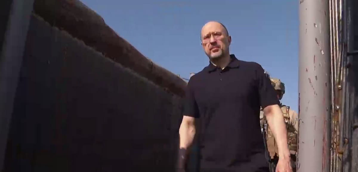 Шмигаль ознайомився зі зведенням фортифікаційних споруд на Донеччині (відео)