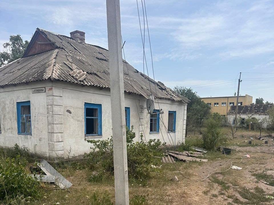 Внаслідок обстрілу у Волноваському районі щонайменше 1 людина загинула і 20 — поранено (фото)