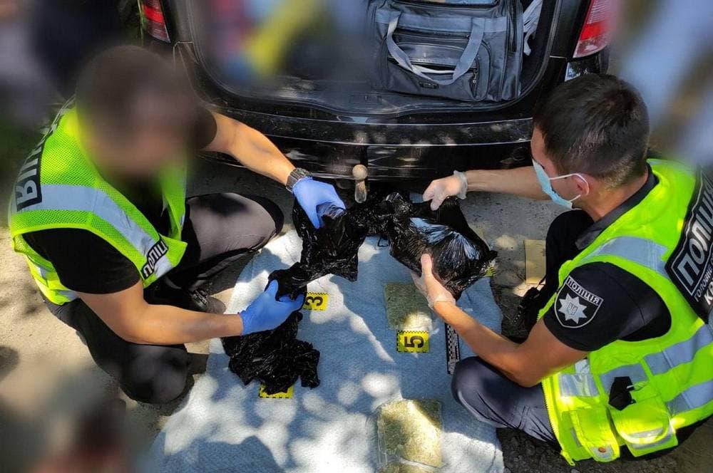 Нацполіція ліквідувала наймасштабнішу мережу наркодилерів, яка діяла у 9 регіонах України включно з Донеччиною