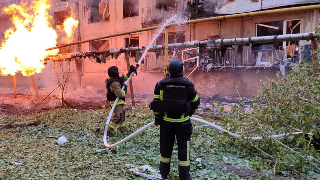 2 загиблих та 16 поранених людей внаслідок обстрілу Мирнограда та Райгородку (фото)