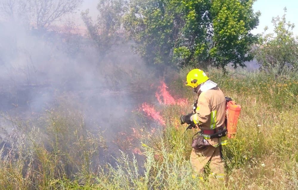На Донеччині за добу рятувальники ліквідували 15 пожеж