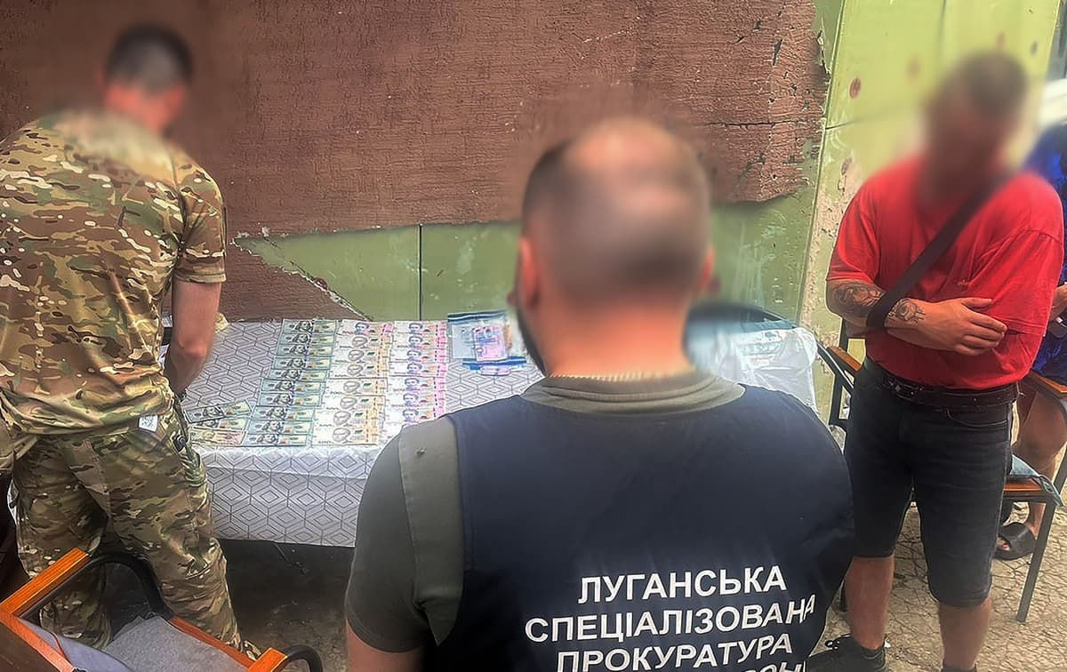 На Донеччині затримали злочинну групу, яка за 7000 доларів переправляла ухилянтів закордон (фото)