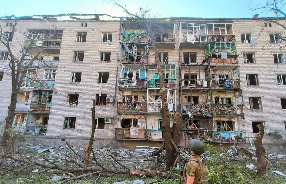 За добу ворог завдав 2625 ударів по Донеччині