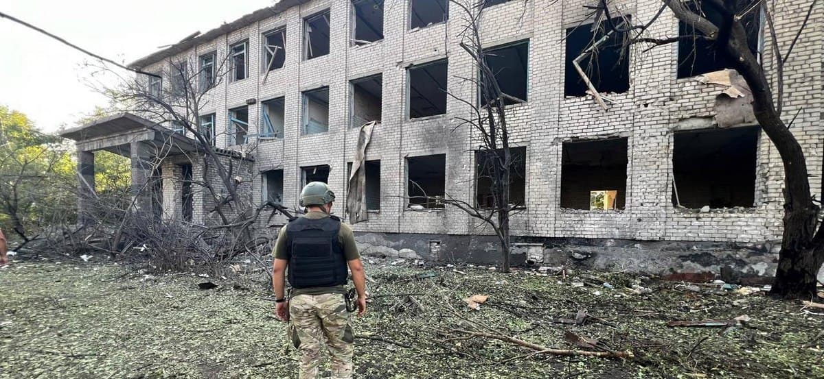 Били бомбами та дронами: за добу ворог завдав 2753 удари по Донеччині