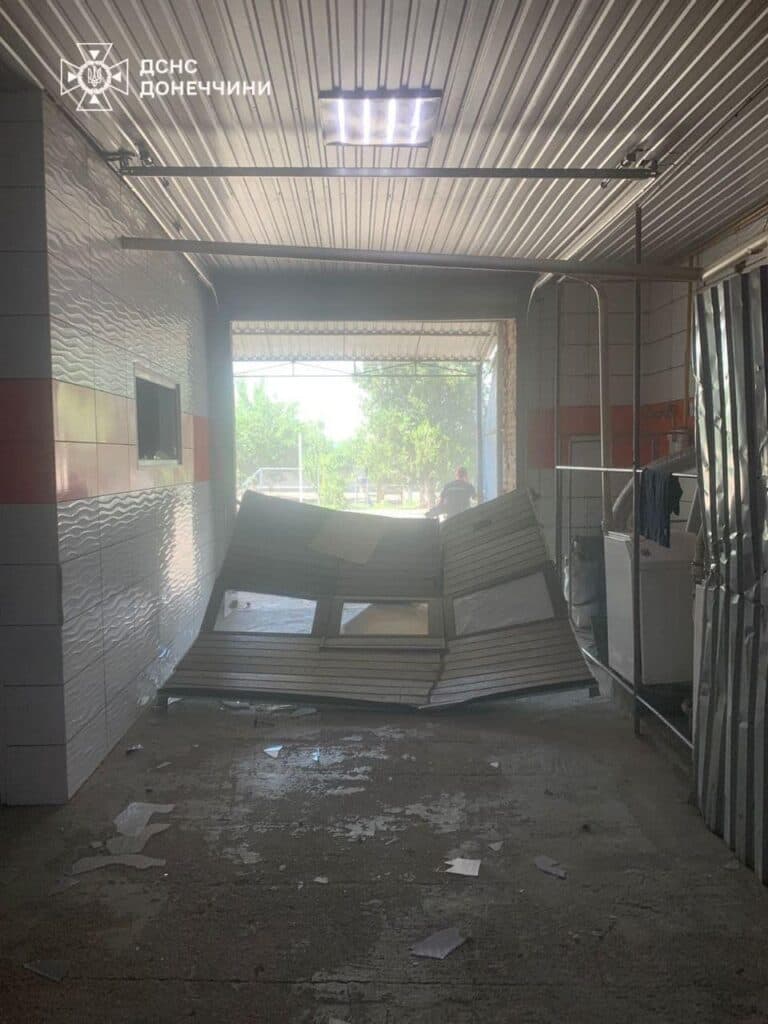 У Дружківці ворожим обстрілом було пошкоджено — рятувальну частину (фото)