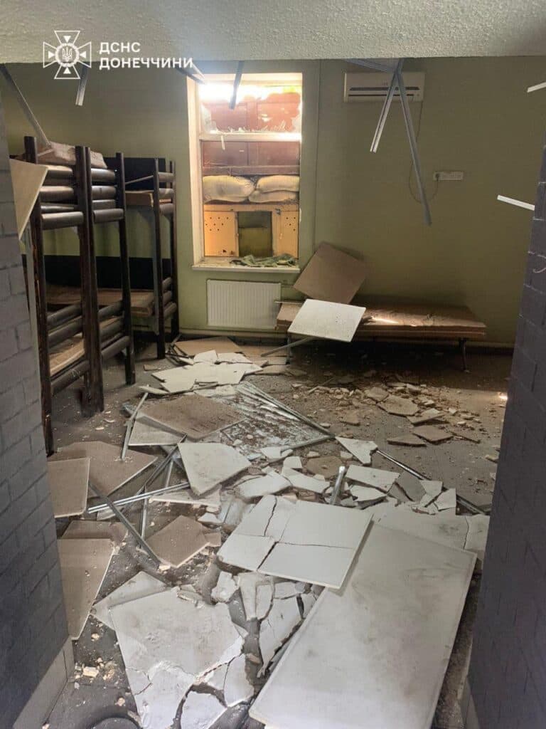 У Дружківці ворожим обстрілом було пошкоджено — рятувальну частину (фото)