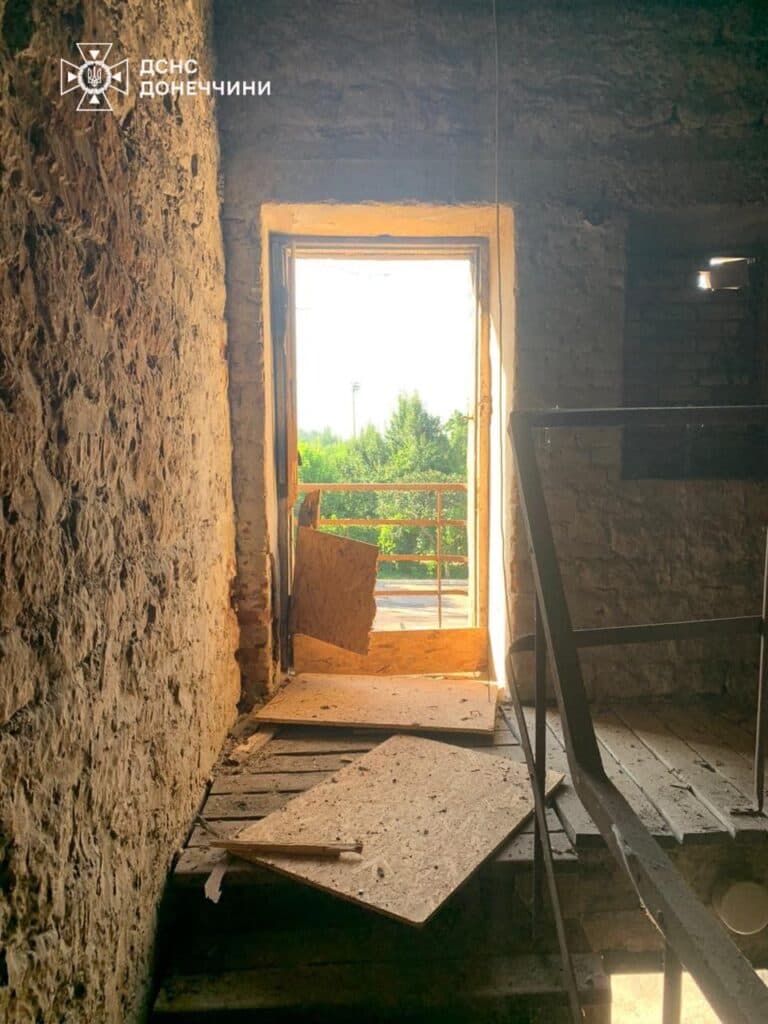 У Дружківці ворожим обстрілом було пошкоджено — рятувальну частину (фото)