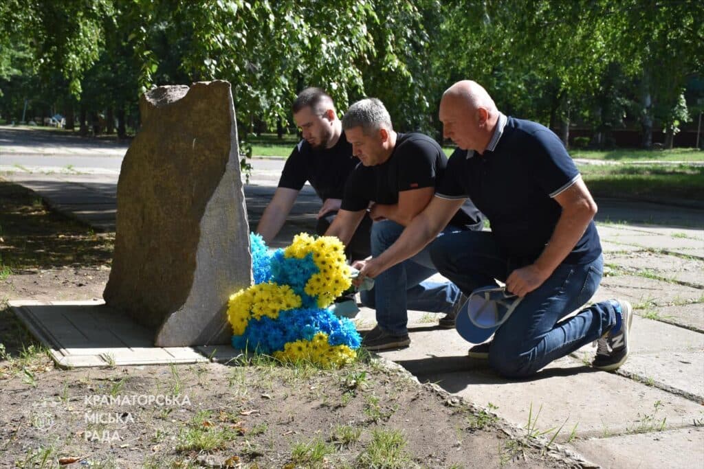 У Краматорську вшанували пам'ять захисників, які звільнили місто у 2014 році