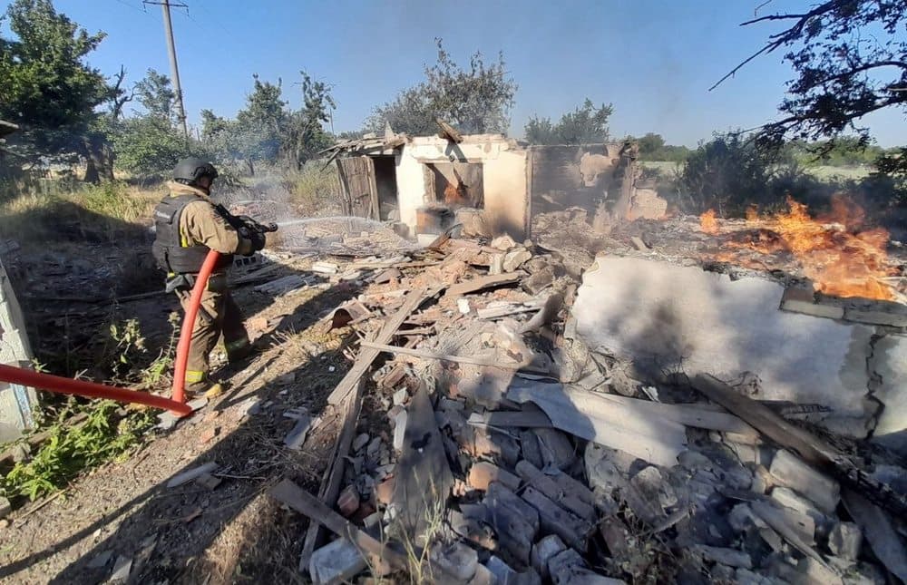 Ворог обстріляв житловий сектор Курахового (фото)