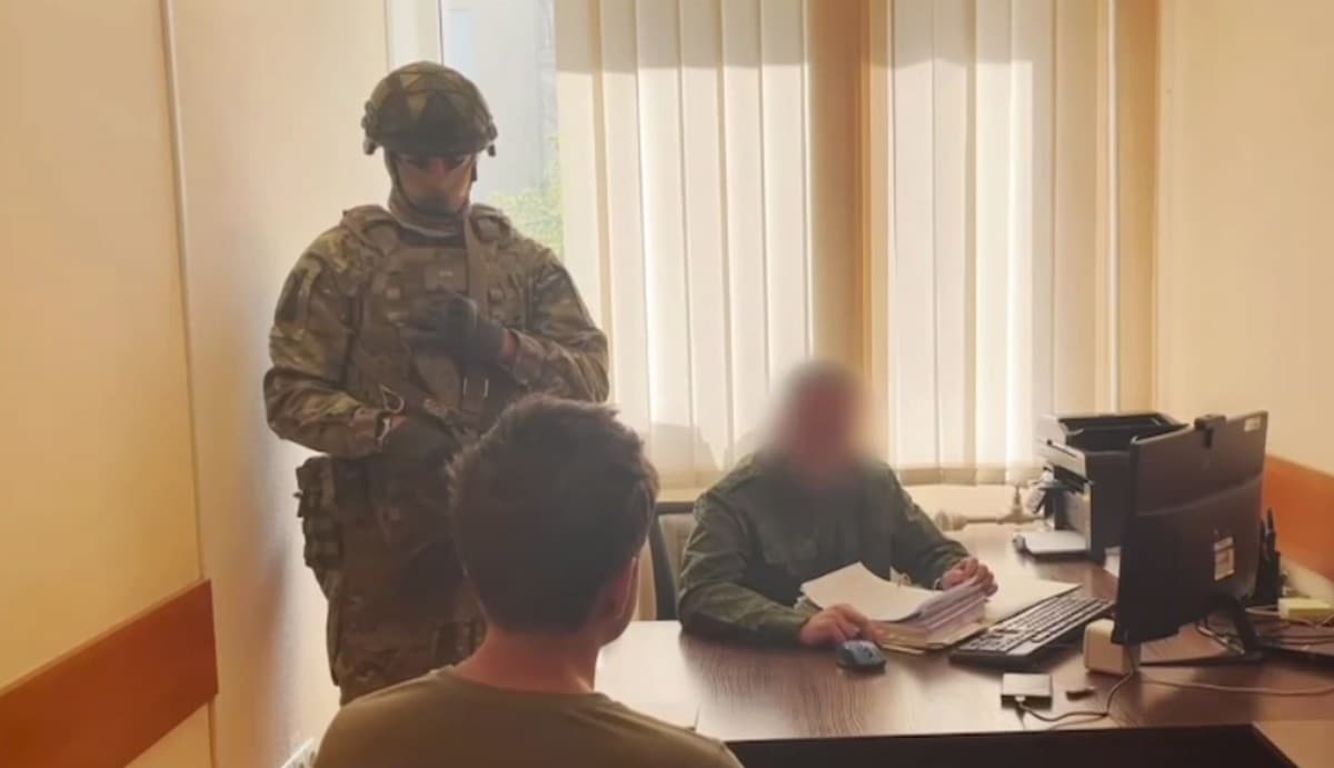 На окупованій Луганщині затримали чоловіка за фінансову підтримку "Азову"