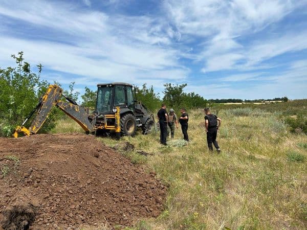 Лисогор відвідав будівництво фортифікаційних споруд, які зводять громади Луганщини (фото)