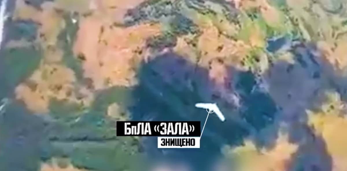 Український FPV-дрона збив російський БпЛА "Zala" неподалік Серебрянського лісу (відео)