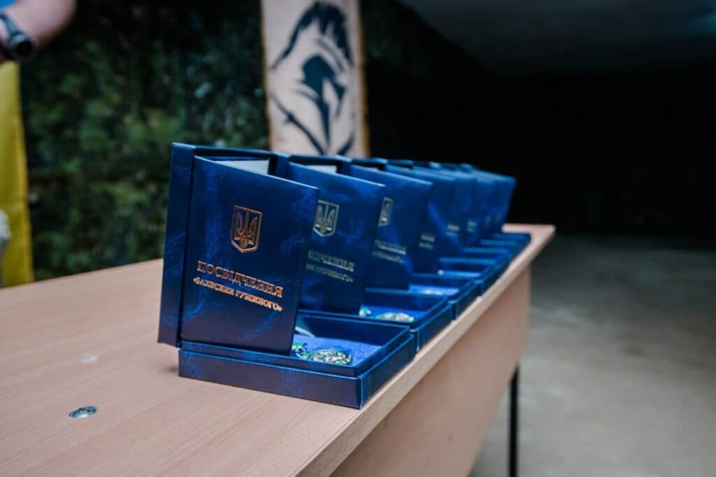Луганщина передала 14 безпілотників та потужні павербанки військовослужбовцям 18 Слов’янської бригади (фото)Луганщина передала 14 безпілотників та потужні павербанки військовослужбовцям 18 Слов’янської бригади (фото)