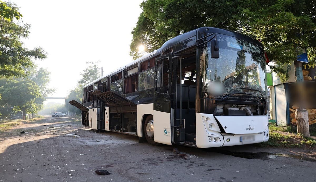 У Мирнограді росіяни скинули бомбу на зупинку з людьми, 4 людини загинули, серед постраждалих — дитина