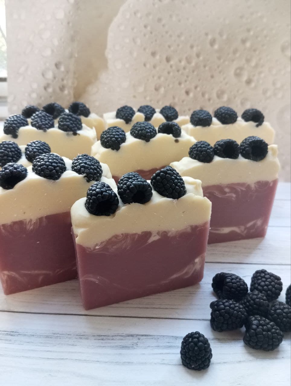 Переселенка з Маріуполя виготовляє крафтову косметику "Happy Bubble" (фото)