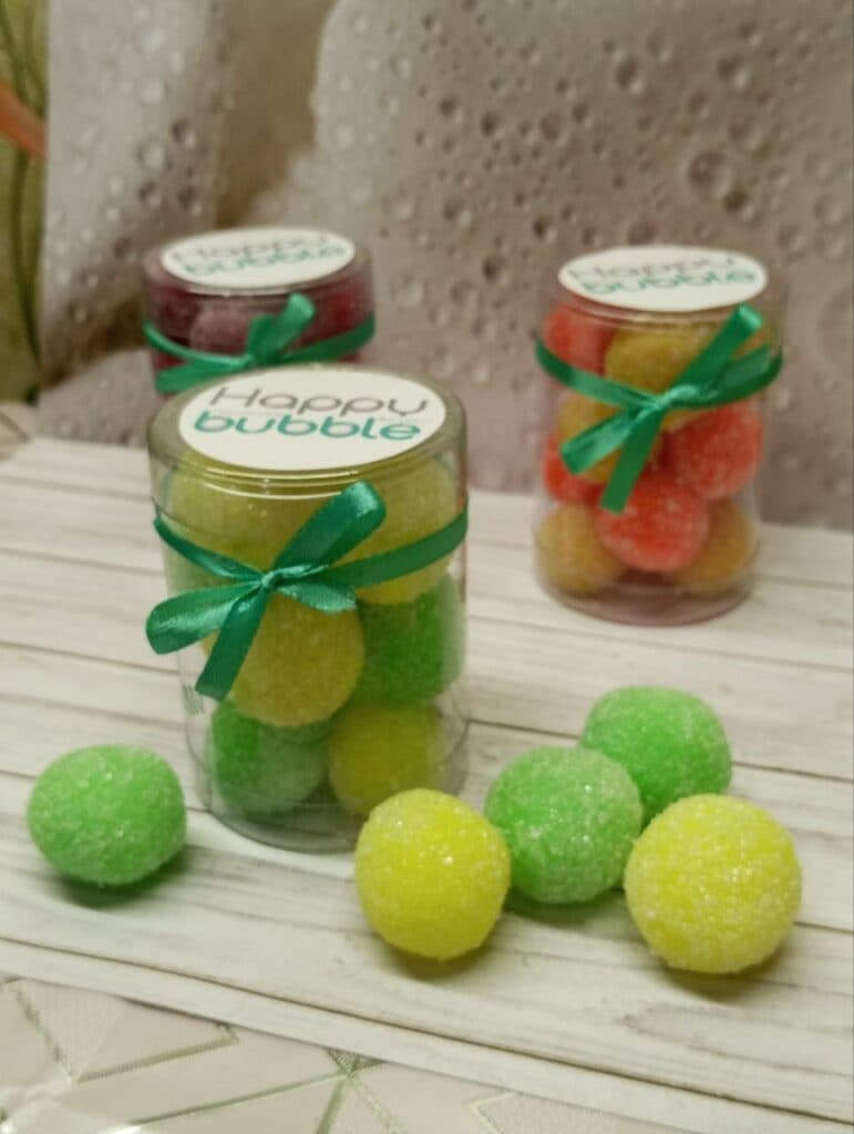 Переселенка з Маріуполя виготовляє крафтову косметику "Happy Bubble" (фото)