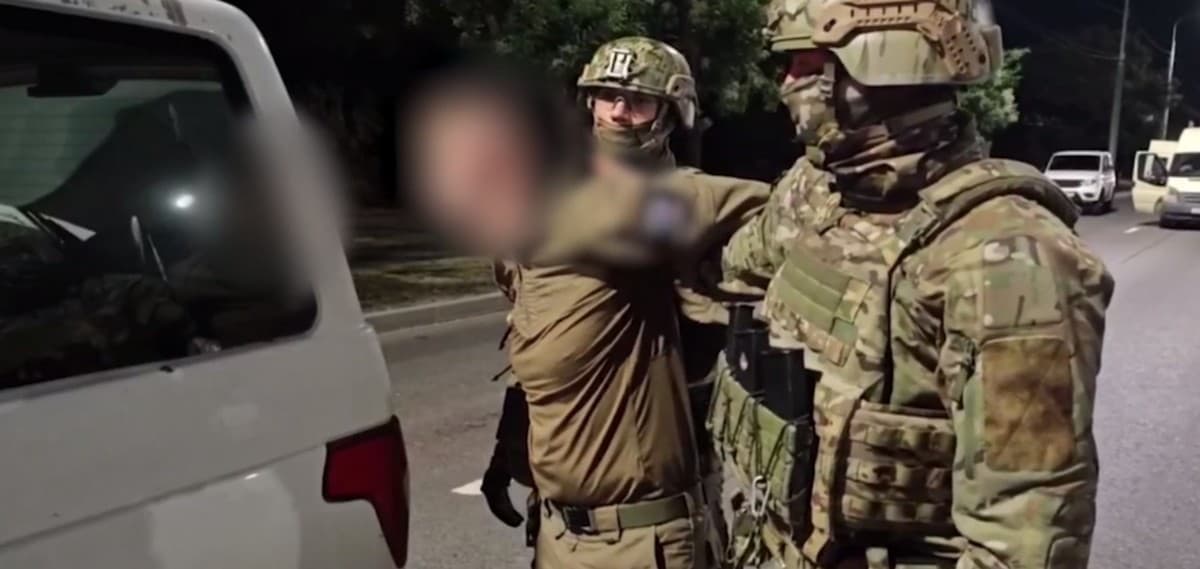 В окупованому Маріуполі злочинне угруповання скоїло розбійний напад з великим грошовим пограбуванням