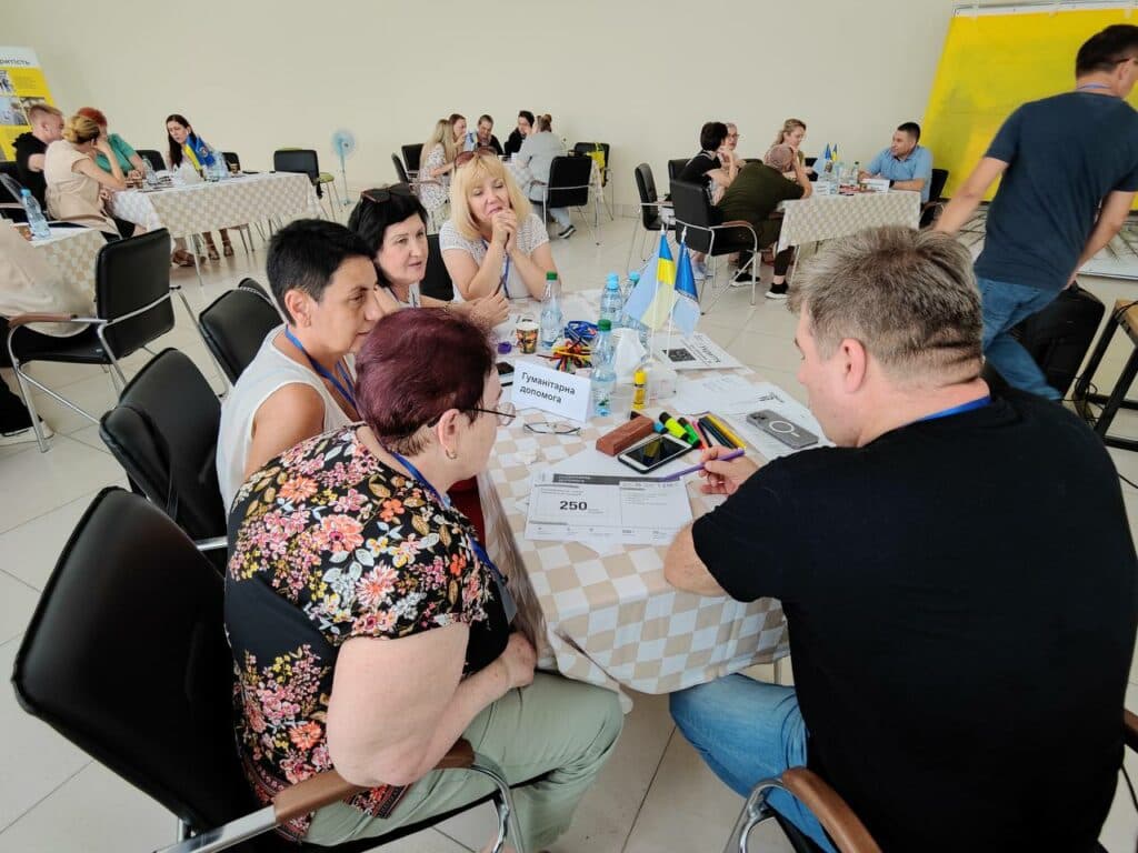 Будівництво, сучасну транспортну систему та реабілітаційні заклади для маріупольців обговорили у Кропивницькому (фото)