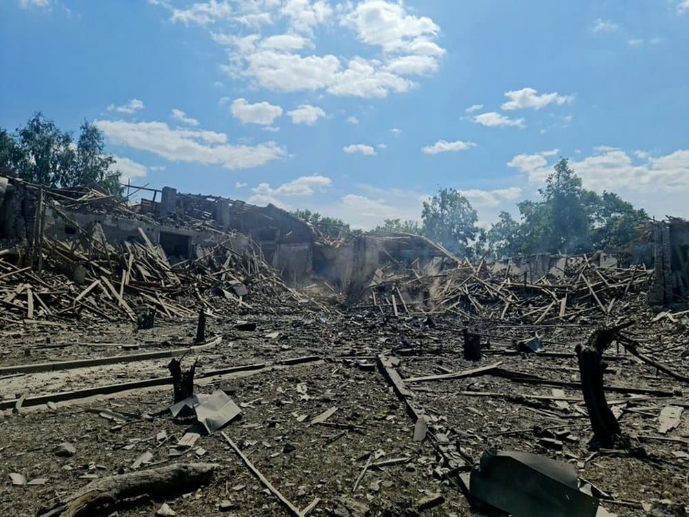 Росіяни обстріляли інфекційну лікарню Мирнограда на Донеччині (фото)