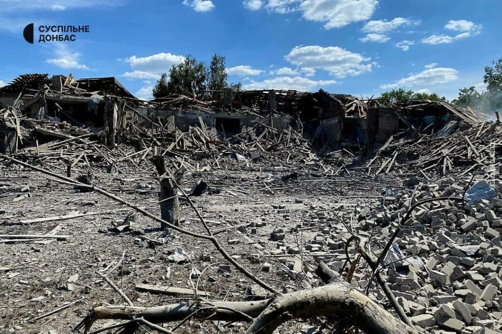Росіяни обстріляли інфекційну лікарню Мирнограда на Донеччині (фото)