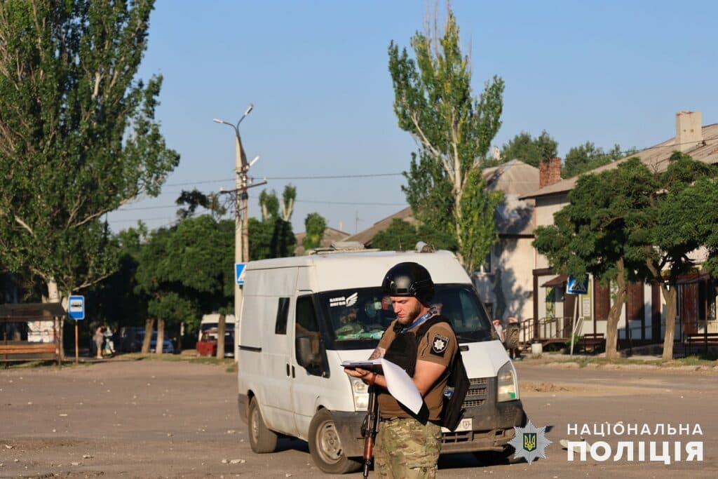 У Мирнограді росіяни скинули бомбу на зупинку з людьми, 4 людини загинули, серед постраждалих — дитина