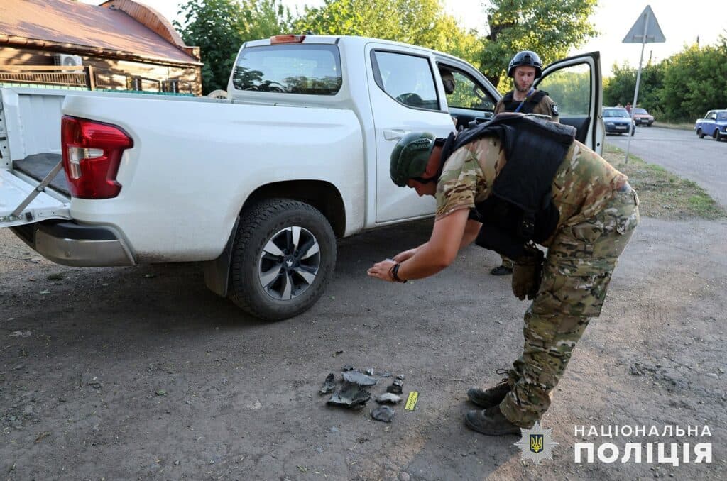У Мирнограді росіяни скинули бомбу на зупинку з людьми, 4 людини загинули, серед постраждалих — дитина