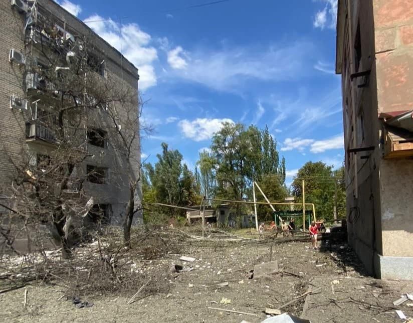 Щонайменше 5 людей поранено внаслідок російських обстрілів Покровського району, — ОВА