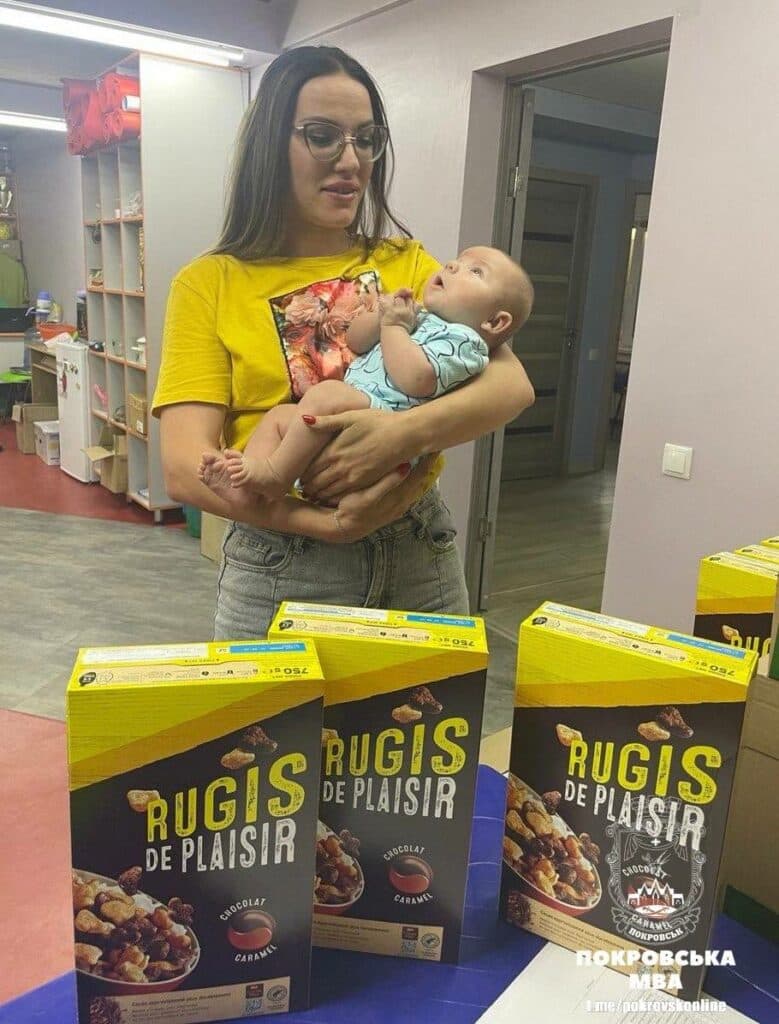 600 коробок сніданків надійшло для малечі з багатодітних родин Покровська (фото)