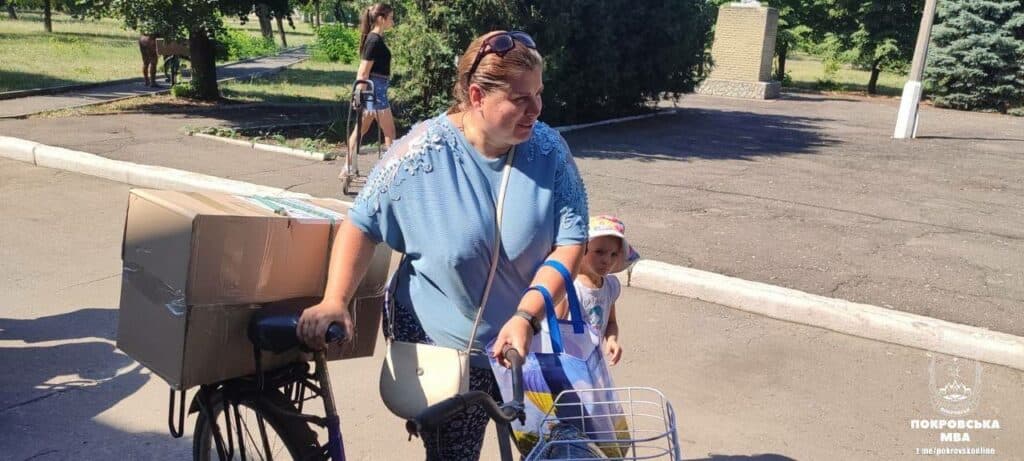 Набори допомоги отримали родини з дітьми у Покровську (фото)