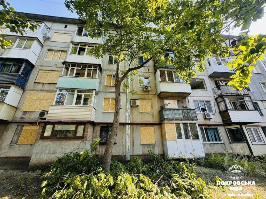 У Покровську ліквідовують наслідки обстрілів