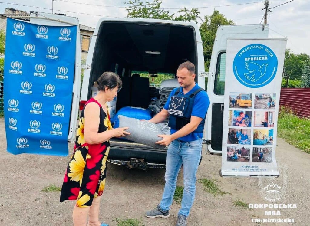 Гуманітарна місія "Проліска" надає допомогу постраждалим від обстрілів у Покровську (фото)