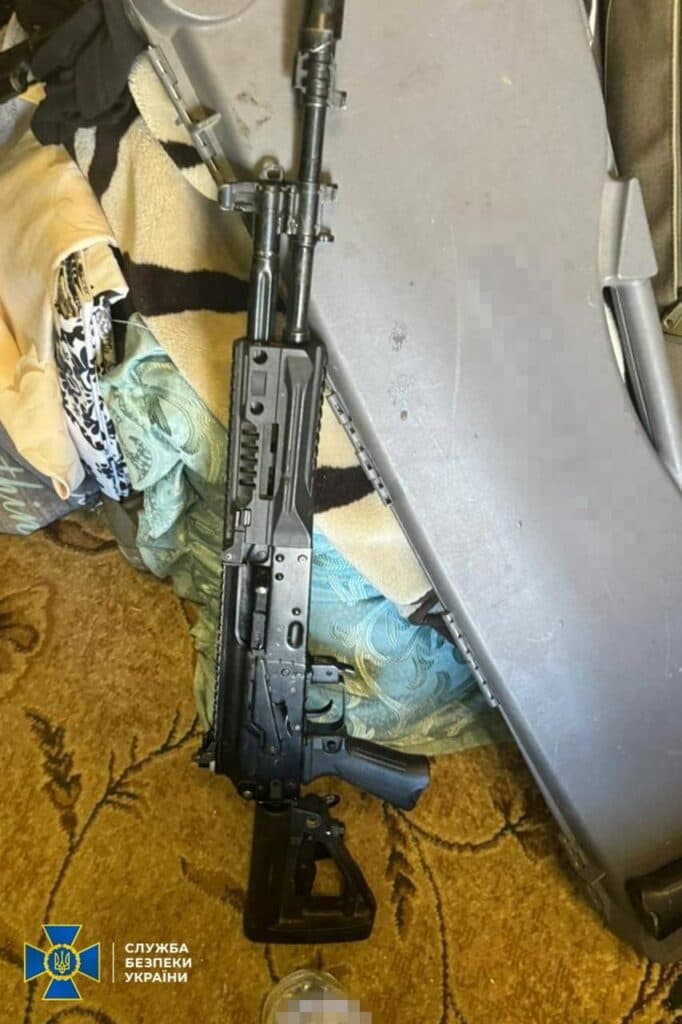 СБУ затримала злочинців, які продавали криміналітету трофейні кулемети та вибухівку на Донеччині, Київщині і Дніпрі