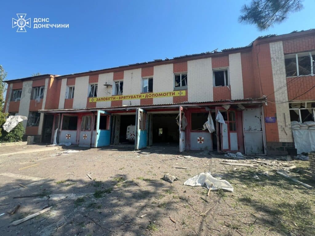 Ворог залишив руїни від пожежно-рятувального підрозділу у Торецьку (фото)