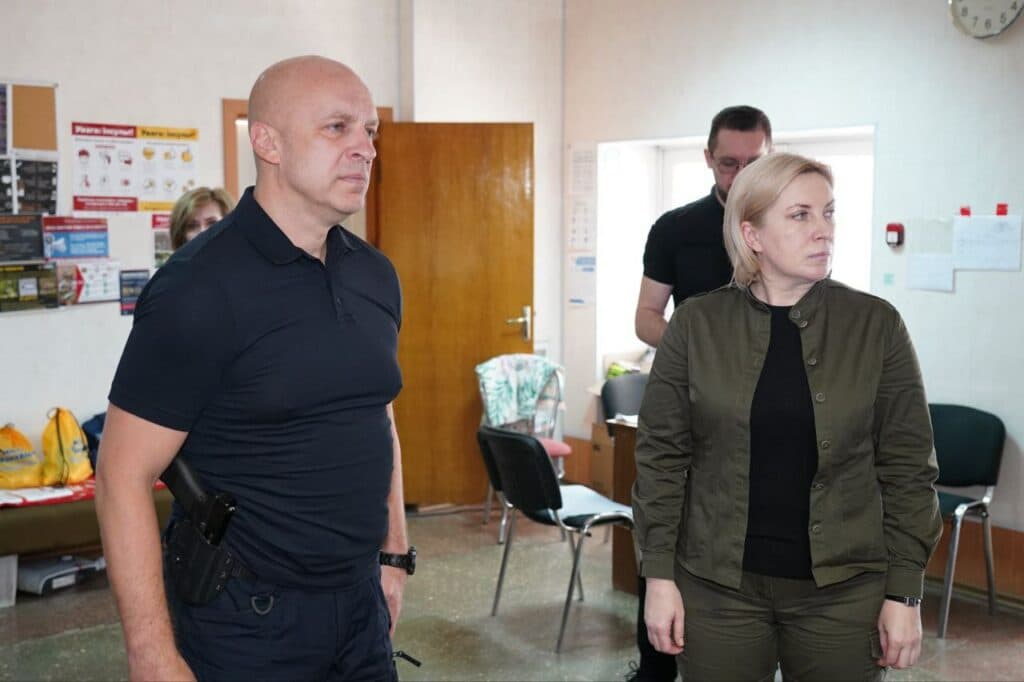 Верещук з робочою поїздкою відвідала збірний пункт евакуації цивільних громадян та один із військових шпиталів на Донеччині (фото)