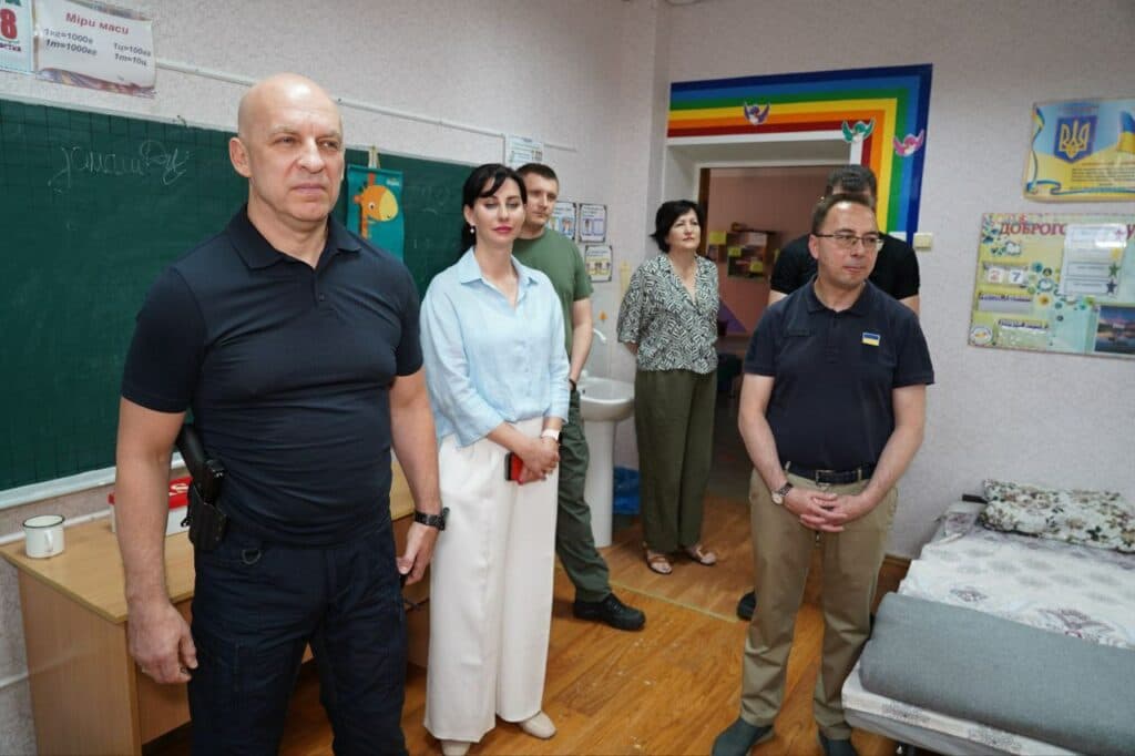 Верещук з робочою поїздкою відвідала збірний пункт евакуації цивільних громадян та один із військових шпиталів на Донеччині (фото)