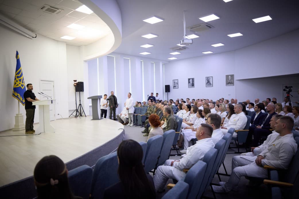 Зараз немає в Україні такої лікарні, яка не відчула би на собі, що таке війна, — Зеленський